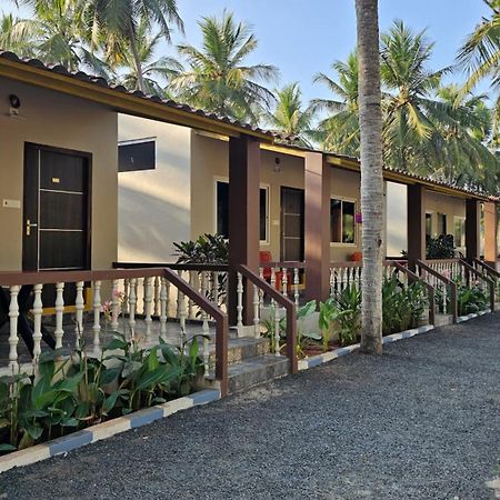 Coastline Beach Resort Perupalem Esterno foto